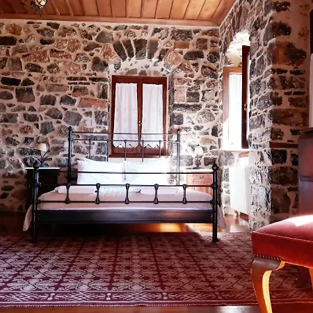 Archontiko Nikolopoulou Guest house Vytina